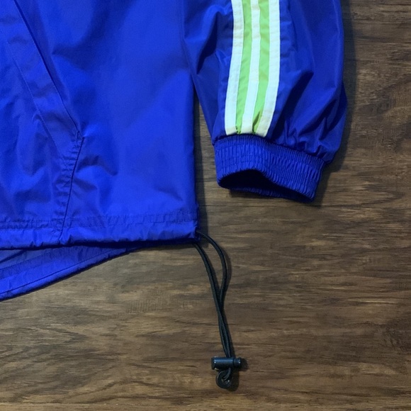 Vintage Adidas XL Windbreaker with hood - Picture 4 of 6